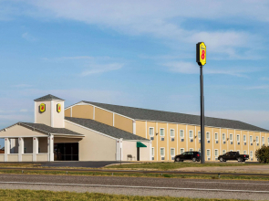 Super 8 by Wyndham Gainesville TX