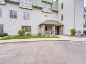 Cozy Birchwood Condo on Tagalong Golf Course!