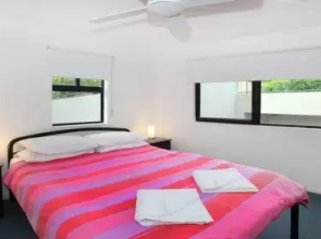 Unit 1 The Rocks 1746 David Low Coolum Beach Linen Included Wifi 500 Bond