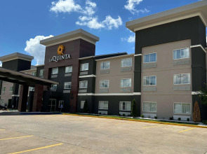La Quinta Inn & Suites by Wyndham Fayetteville