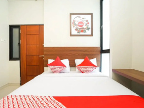 The Colins by OYO Rooms