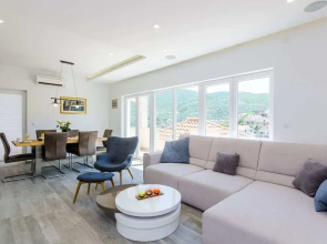 Villa Tranquility Nest Beniva - Three-bedroom Villa With Swimming Pool and Partial Sea View