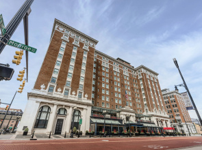 Amway Grand Plaza, Curio Collection by Hilton