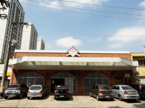 Apartamento com quintal na Praça do Pôr do Sol