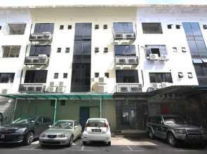 OYO 90136 Jumbo Inn