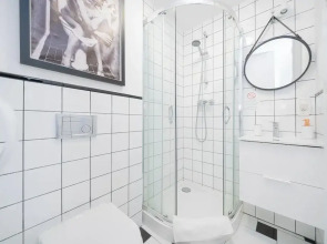 UNIT Warszawa Centrum Room by Metro Rondo ONZ