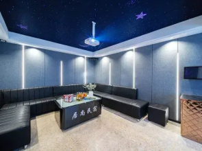 Jushang Anjisen is a travel and pool resort