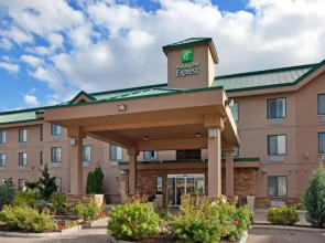 Holiday Inn Express & Suites - Vernon by IHG