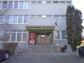 Almagyardombi Kollgium