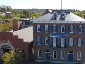 White House Hotel