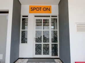 Spot on 1704 Roemah C9 Residence