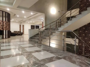 Hotel Luxura & Festiva Restaurant