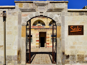 Seki Cave Hotel