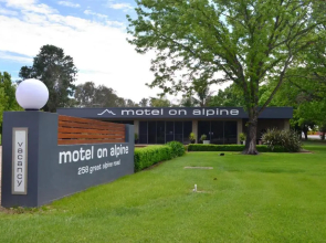Motel On Alpine