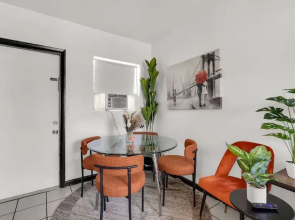 Triplex With 3 Bedrooms 6 Min Beach Free Parking