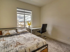 California Midterm Rental With Fenced Yard!