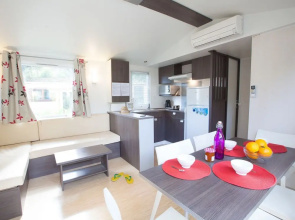 Well-kept Mobilehome With Combi-microwave, Beach at 5 km
