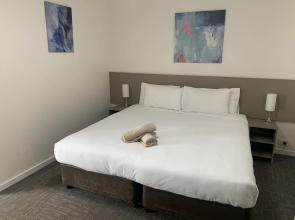Adina Place Motel Apartments
