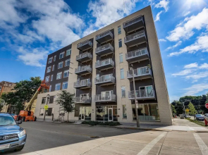 Frontdesk 2 BR Apt Near American Family Field