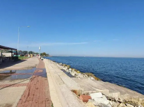 شقة لوكس مطلة على البحر مباشرة و تقع في مركز مدينة يلوا و قريبة من المطاعم و المقاهي Apartment with direct sea view full sea view Yalova city center, close to markets, restaurants, cafes and children's play area