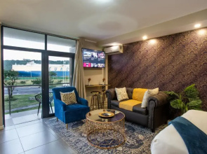 uSHAKA WATERFRONT - SUPERB STUDIO SERENITY