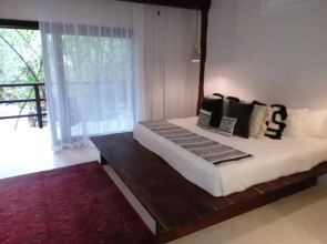 Amor Rooms