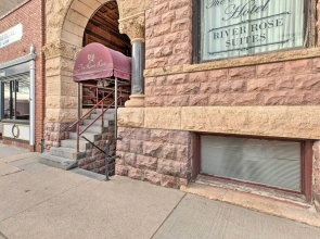 Pet-friendly Apt: 2 Blocks to Riverside Park!