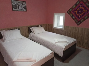 Oqsaroy Guest House