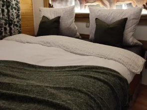 Erholsame 2 Zimmer FeWo mit King-Size-Bett, Pool & Stellplatz