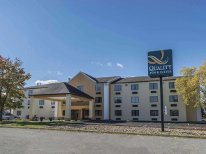 Quality Inn & Suites Pittsburgh Harmarville