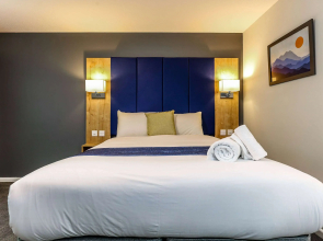 Days Inn by Wyndham Warwick North M40