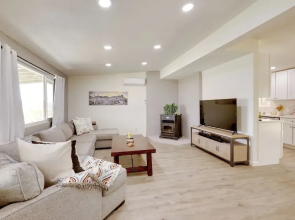 Mtn-view Home w/ Hot Tub: 8 Mi to Joshua Tree!