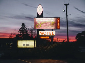 Fannies Supper Club and Motel