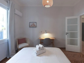 New Stylish Apartment Near St. George Sq