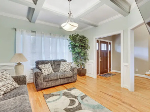 High Point Home ~ 1 Mi to Oak Hollow Lake!