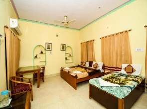 Poonam Guest House by OYO Rooms