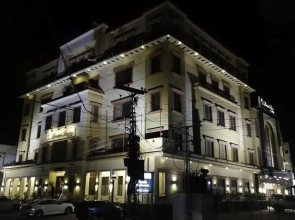 Desert Palm Hotel