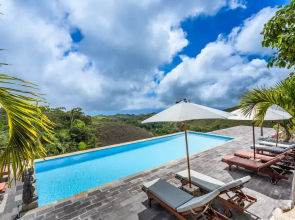 Pini Sentana Village