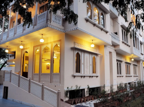 Om Niwas Suite Hotel