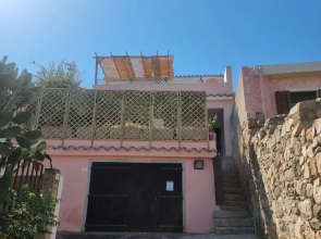 Stylish Home With Patio 4 min Walk to the Beach