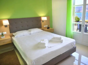 Vliho Bay Suites & Apartments