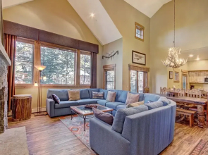 Premier 2-story Townhome Minutes From Winter Activities 3 Bedroom Townhouse by RedAwning