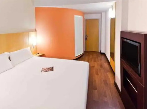 Ibis Ningbo Qianhu