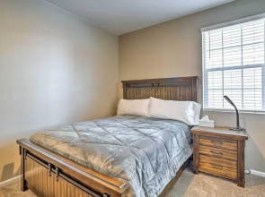 10 Mi to Dia: Spacious Aurora House w/ Yard!