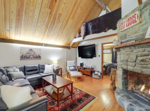 Deck, Fire Pit, & Grill: Beech Mountain Chalet
