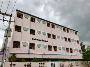 Ponlaan Apartment