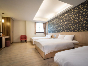 Yadi Hotel