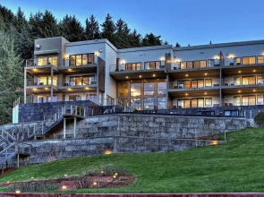 Whale Cove Inn