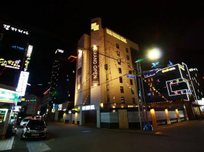 Gray Ground Hotel