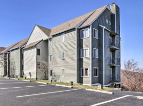 Indoor & Outdoor Pool Access! Condo 3 Mi to Gsmnp
